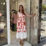 Φόρεμα ριγέ με διάτρητη τιράντα