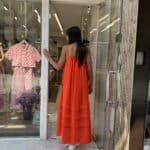 Φόρεμα Πορτοκαλί πίσω όψη Φόρεμα με χάντρες