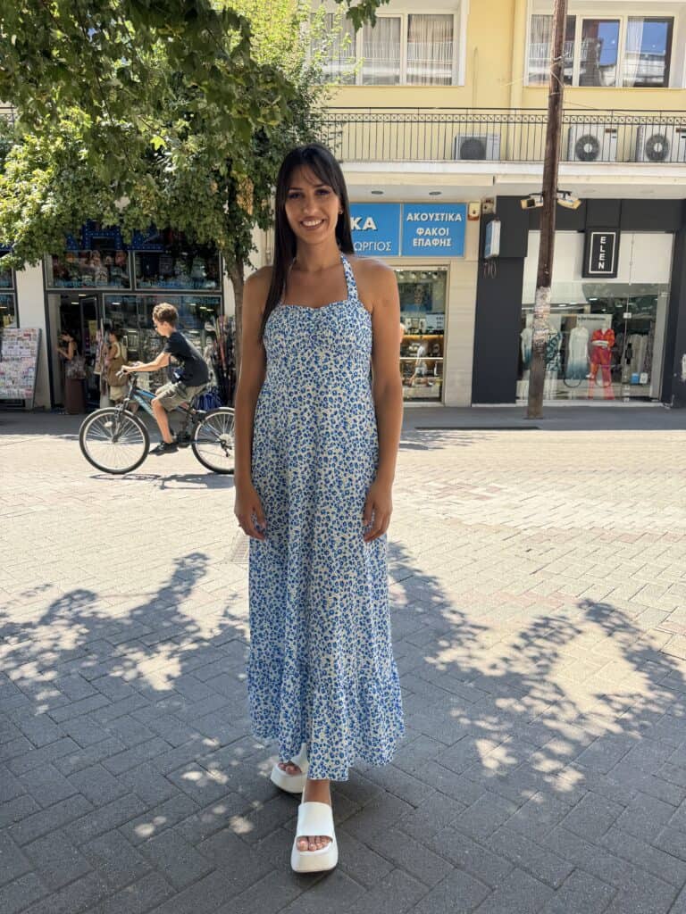 Φόρεμα που δένει στο λαιμό