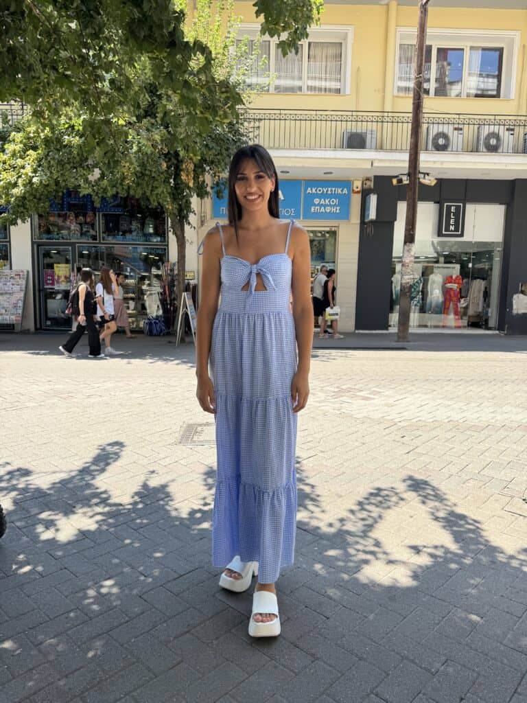 Φόρεμα με δέσιμο στο στήθος