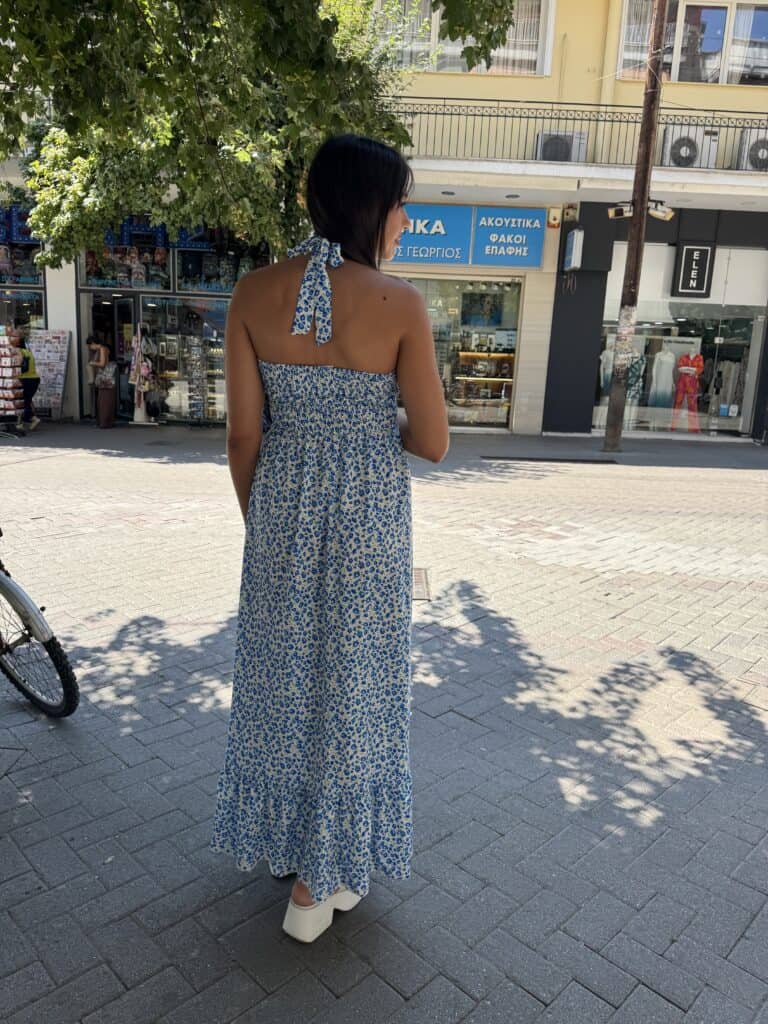 Φόρεμα που δένει στο λαιμό