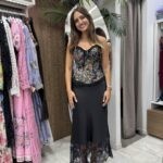 Φούστα σατέν με δαντέλα