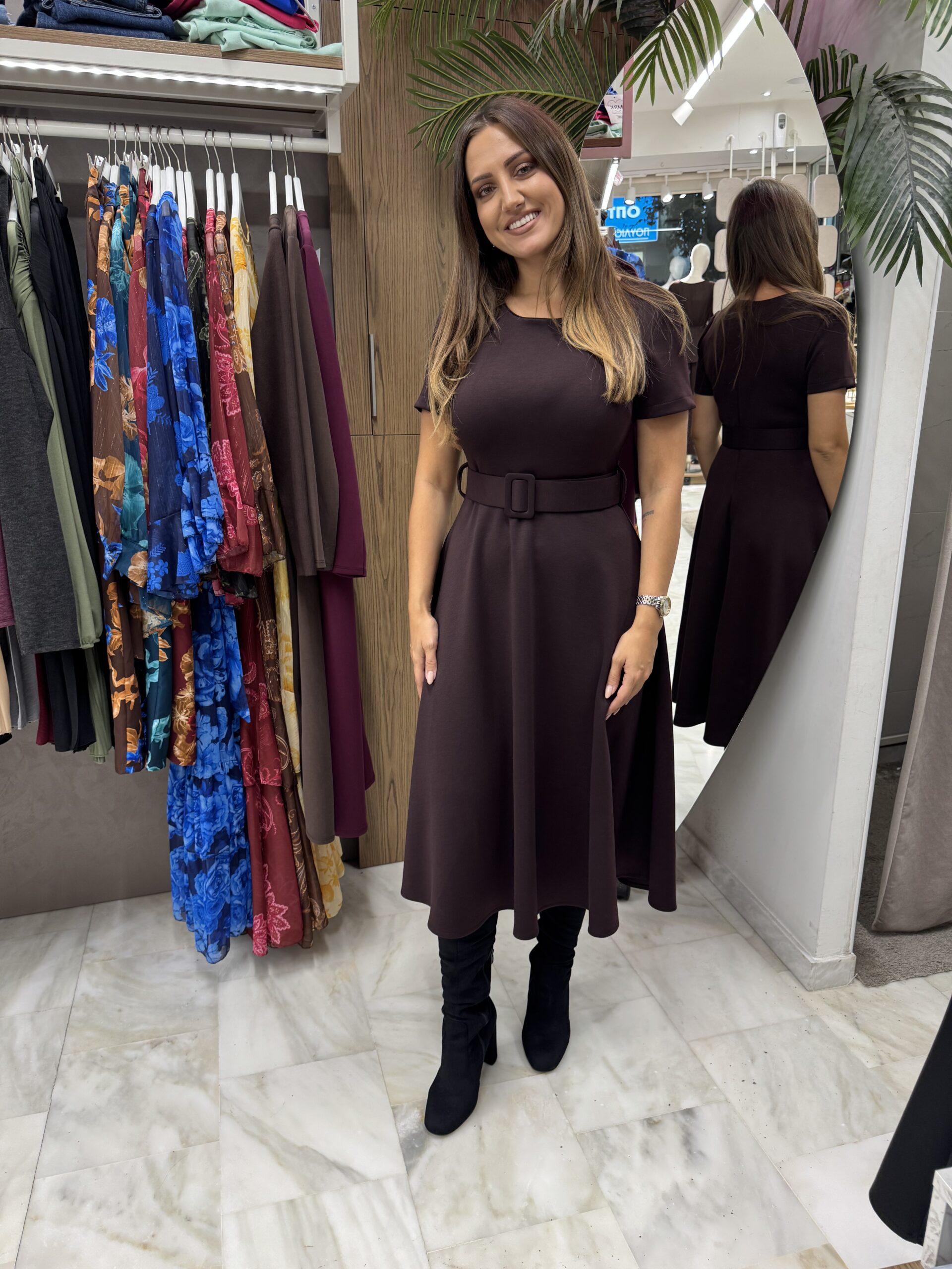 Φόρεμα midi με ζώνη