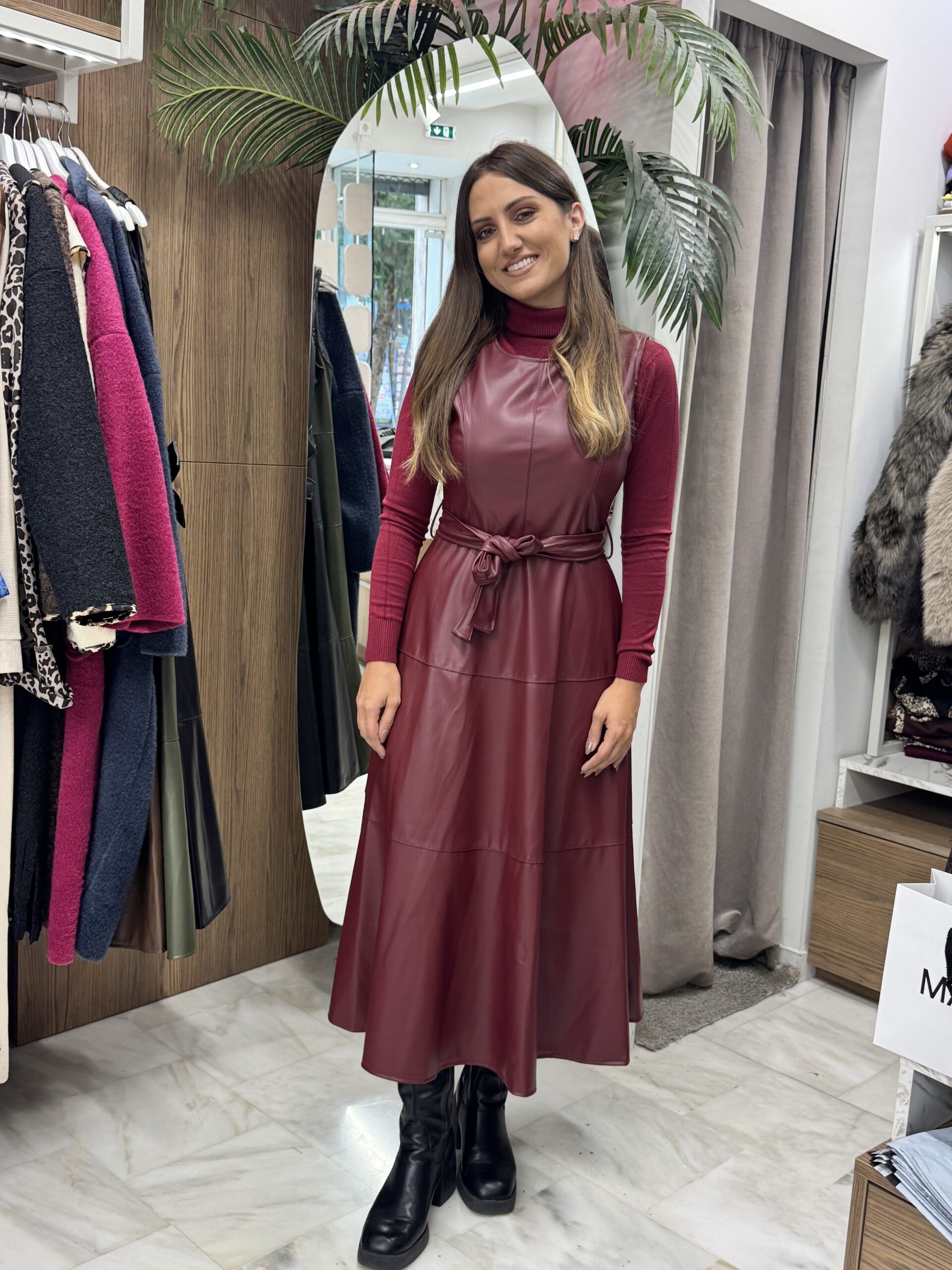 Φόρεμα από δερματίνη