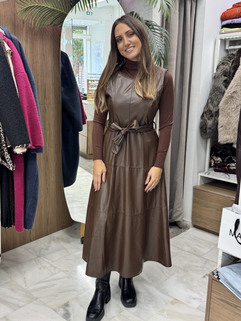 Φόρεμα από δερματίνη