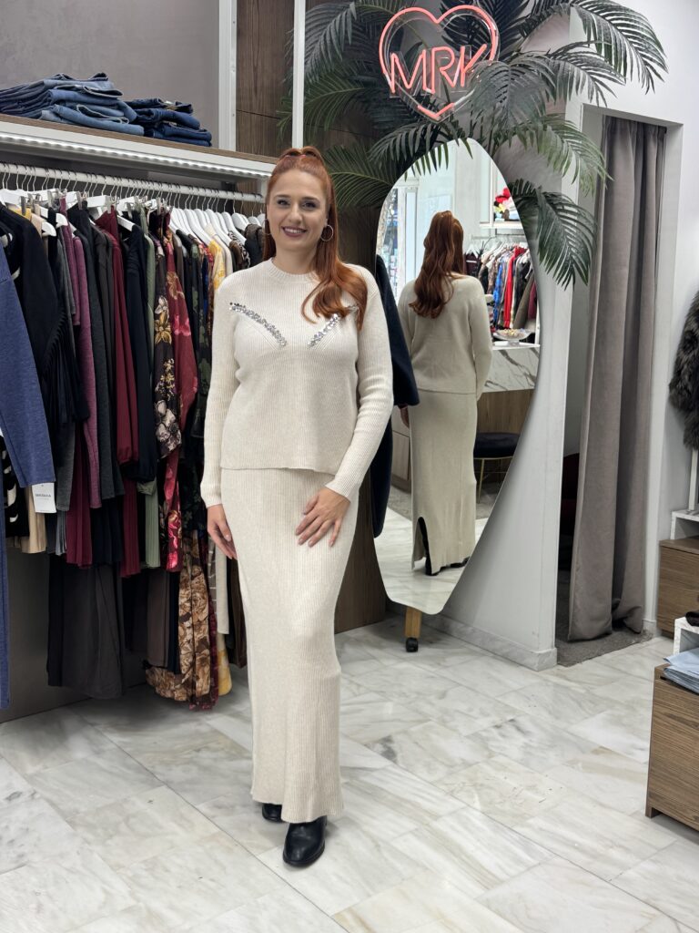 Σετ πλεκτό με φούστα