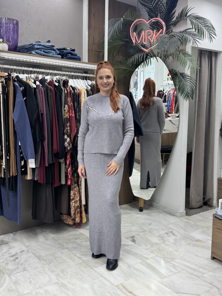 Σετ πλεκτό με φούστα