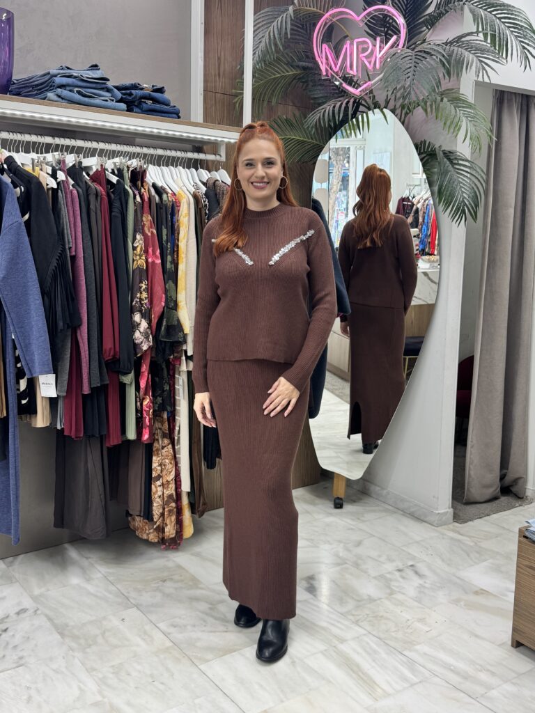 Σετ πλεκτό με φούστα