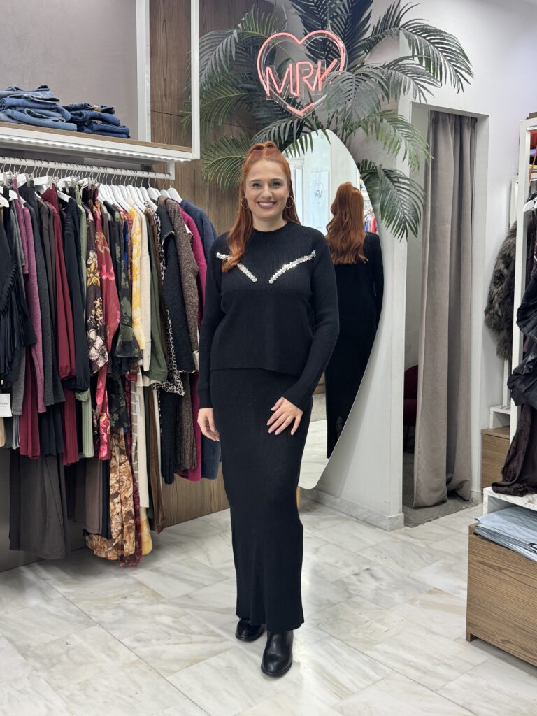 Σετ πλεκτό με φούστα