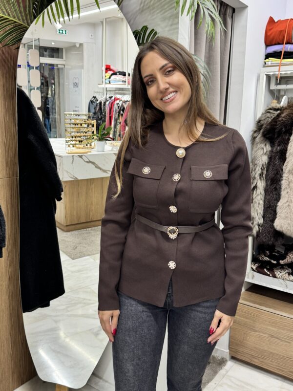 Ζακέτα με χρυσα κουμπιά