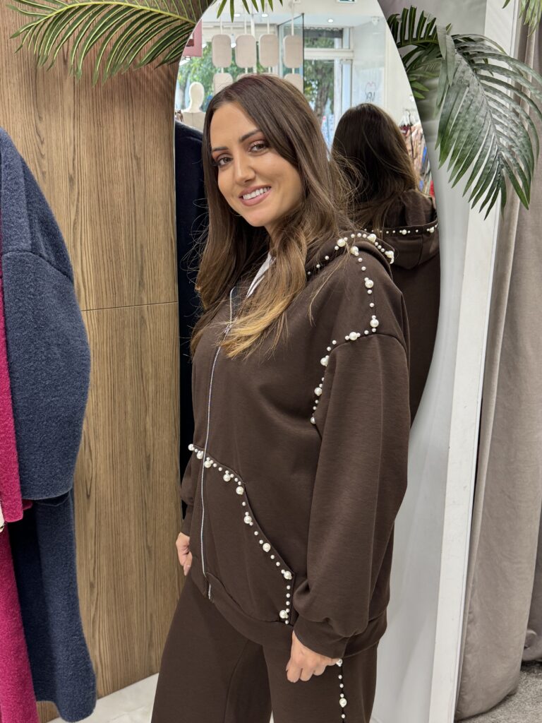 καφε πανω Φόρμα με πέρλες