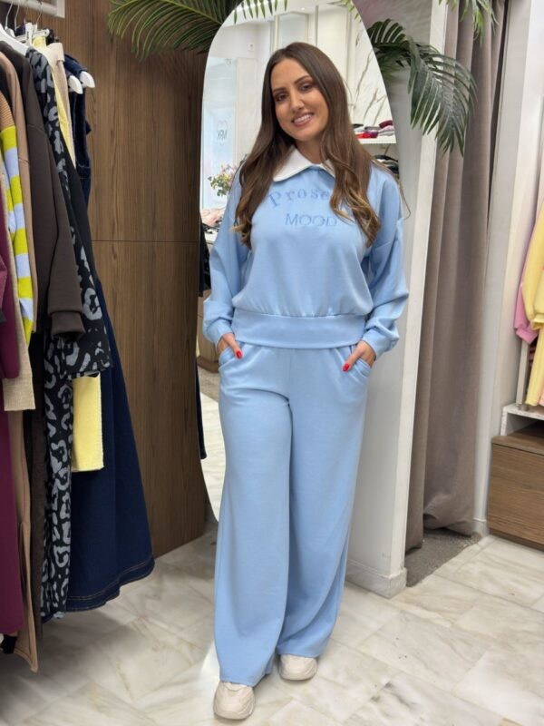 Φόρμες με άσπρο γιακά