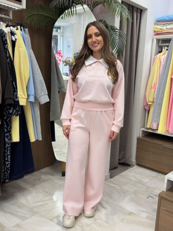 Φόρμες με άσπρο γιακά