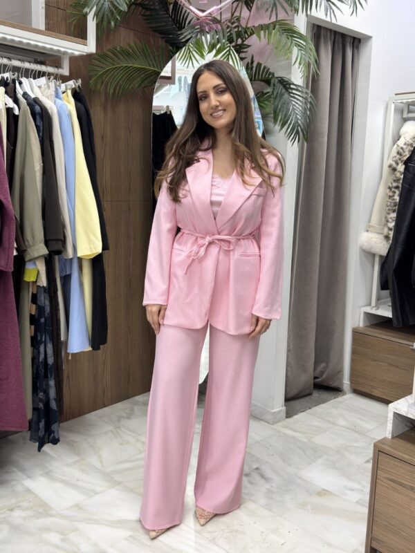 Κοστούμι με δέσιμο στη μέση