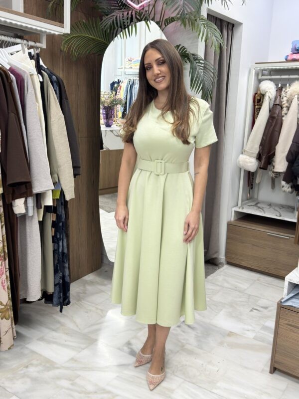 Φόρεμα midi με ζώνη