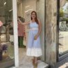 Φόρεμα ριγέ με διάτρητη τιράντα