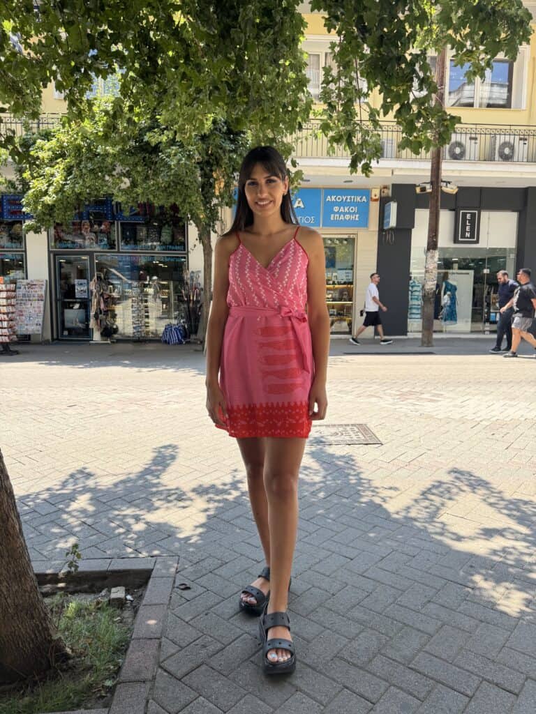 Φόρεμα κοντό τιραντέ.