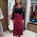 CFE98945-CA2D-460A-9940-0D8D35700BE2 Φούστα σατέν midi.