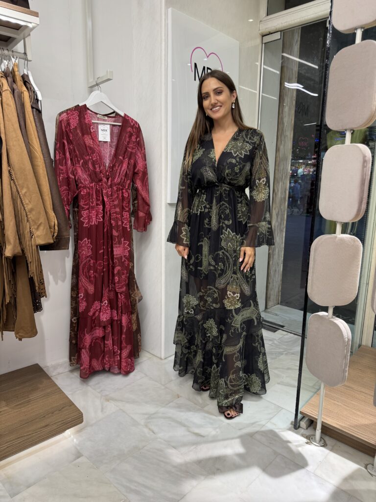 Φόρεμα με δέσιμο στο στήθος