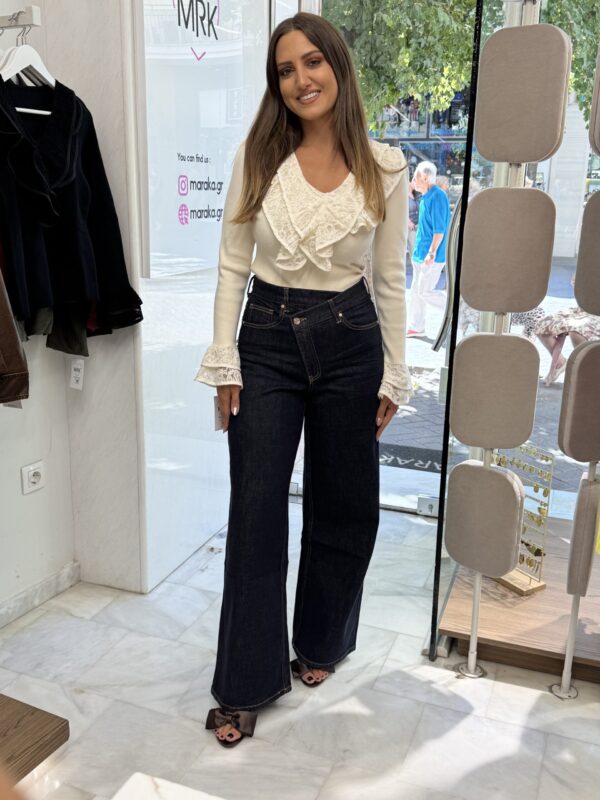 Παντελόνι τζιν με στραβό κούμπωμα