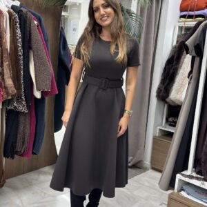 Φόρεμα midi με ζώνη