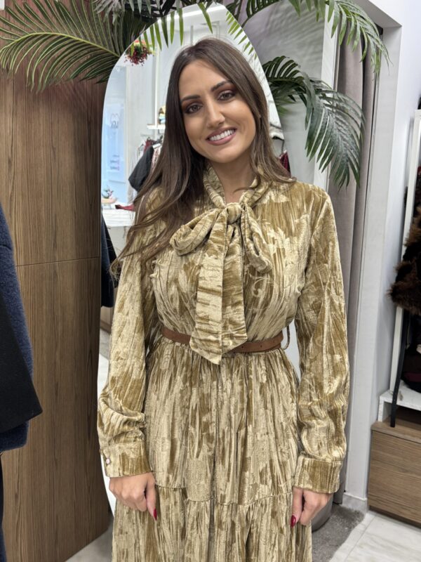 Φόρεμα βελούδινο με γραβάτα