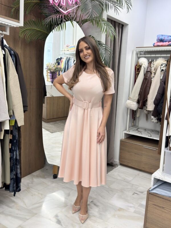 Φόρεμα midi με ζώνη